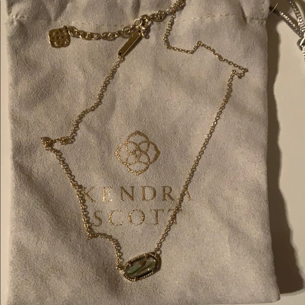 Kendra Scott necklace